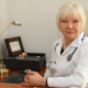 Kolorowe zdjęcie dr n. med. Anna Prokop-Staszecka w gabinecie