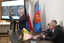 Prof. dr hab. n. med. Jacek Legutko i prof. dr hab. n. med. Bogusław Kapelak podczas konferencji w Kole