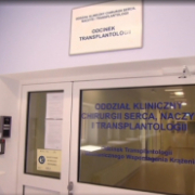 Przeszkolne drzwi prowadzące do Odcinka Transplantologii