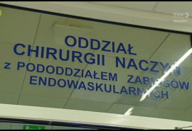 Szklane Drzwi prowadzące na Oddział Chirurgii Naczyń z nazwą oddziału