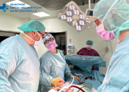 Zespół transplantacyjny podczas pracy na sali oepracyjnej podczas przeszepu