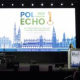 Sala wykładowa z wyświetlonym logo PolEcho