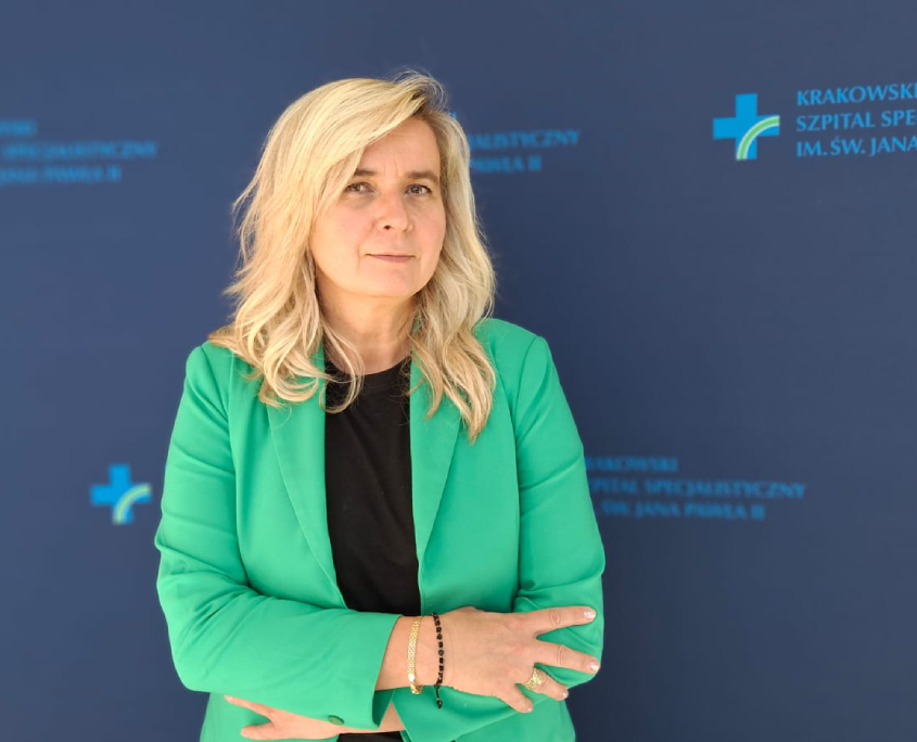 Marta Szram tle szpitalnych logotypów.