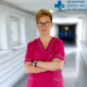 Dr Dorota Sobczyk na szpitalnym korytarzu.