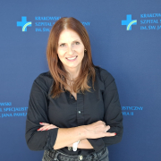 st. sekr. med. mgr inż. Marta Niedużak – Piłat na granatowym tle