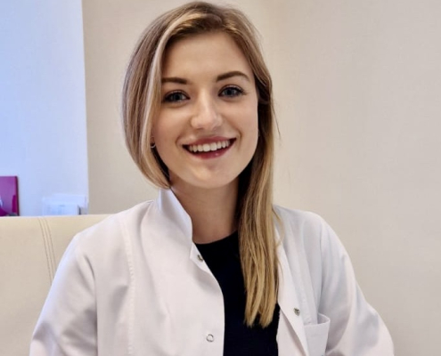 lek. Agnieszka Stępień-Wroniecka w medycznym ubraniu