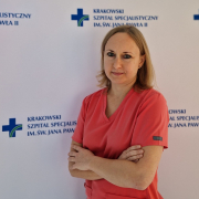 mgr Agnieszka Utrata w medycznym ubraniu na białym tle