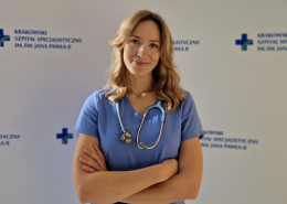 lek. med. Katarzyna Łęczycka-Garcin w medycznym ubraniu na białym tle