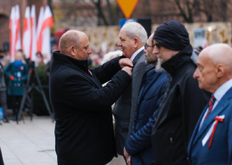 Prof. Bogusław Kapelak podczas odbioru odznaczenia.