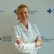 dr n. med. Renata Kolasa- Trela w medycznym ubraniu na białym tle