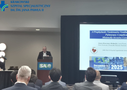 prof. Janusz Konstanty-Kalandyk podczas prezentacji wykładu.