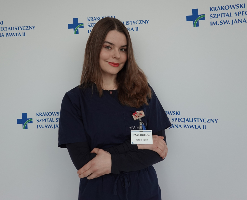 mgr Natalia Kęćko w ciemnym ubraniu na białym tle