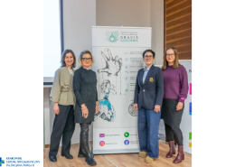 Kolorowe zdjęcie czterech osób podczas trwania konferencji dot. choroby neurologicznej - Miastenia.